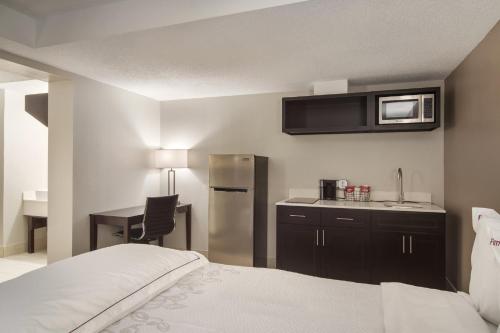 Red Roof Inn PLUS & Suites Erie - image 11