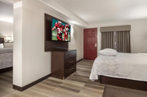 Red Roof Inn PLUS & Suites Erie - image 3
