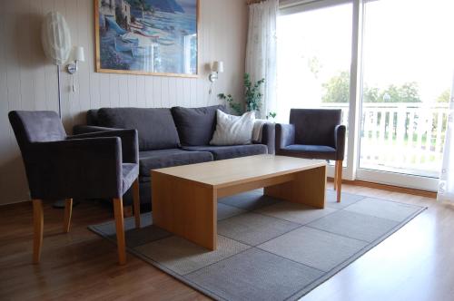 2 bedrooms, 4 beds