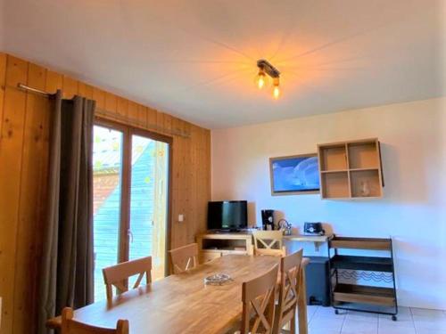 Chalet La Joue du Loup, 3 pièces, 7 personnes - FR-1-504-72