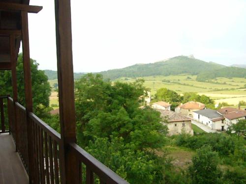 Apartment with Mountain View