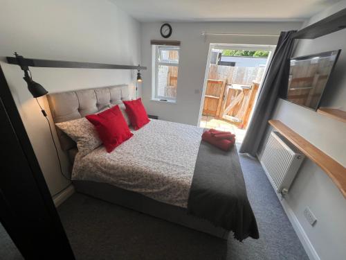 Larmins Room - Accommodation - Milton Keynes