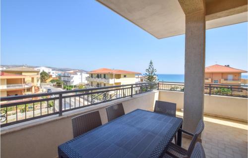  Beautiful apartment in MARINA DI STRONGOLI with WiFi and 2 Bedrooms in Marina di Strongoli