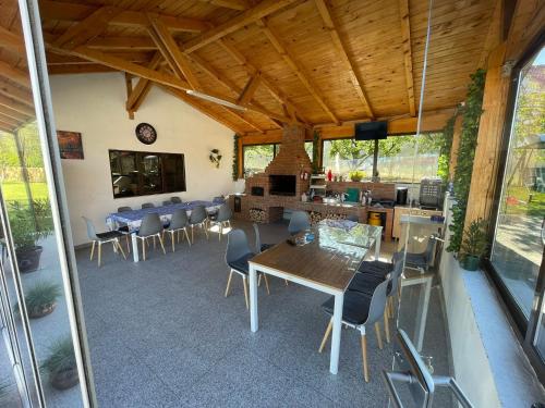 Pensiunea Prestige House in 阿爾傑什河畔庫爾泰亞