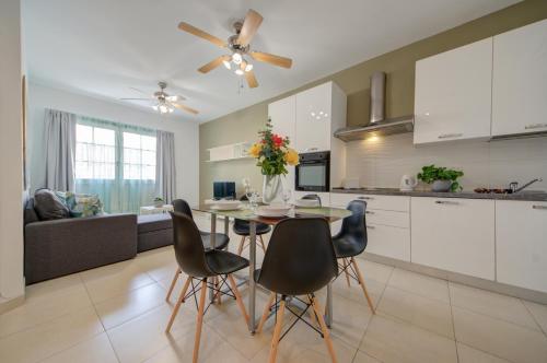 Azure Haven - Gzira Apartments and Penthouse By ShortLetsMalta
