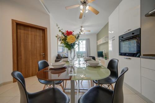 Azure Haven - Gzira Apartments and Penthouse By ShortLetsMalta, Gżira (fotografie 9)