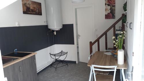 LA PIVOINE, un logement 2 pieces en centre bourg - Location saisonnière - Éguzon-Chantôme