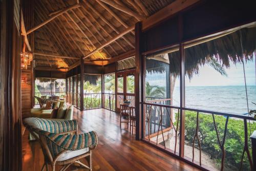 ระเบียง/ชานเรือน, Turtle Inn by Francis Ford Coppola in พลาเซนเซีย