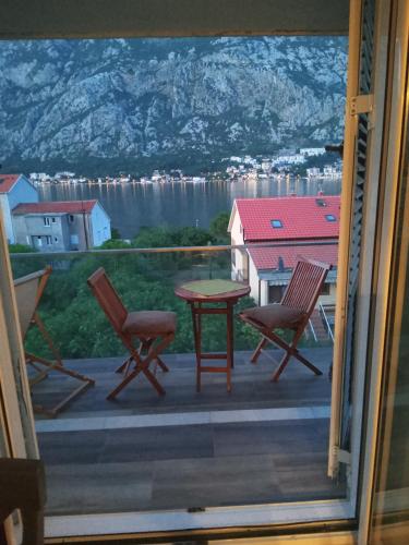 Apartments with sea view in Prcanj in Prcanj