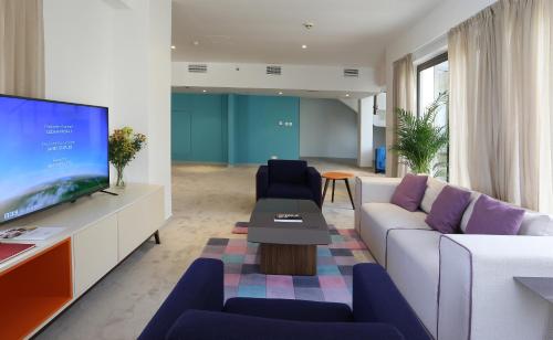 Ramada Hotel, Suites and Apartments by Wyndham Dubai JBR, Dubai (photo 11)