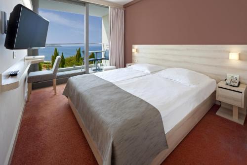 2 twin beds