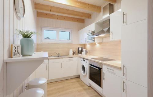 Κουζίνα, Awesome Home In Ostseeresort Olpenitz With Sauna in Όλπενιτς