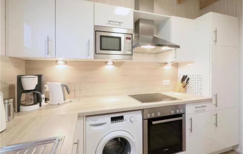 Κουζίνα, Awesome Home In Ostseeresort Olpenitz With Sauna in Όλπενιτς