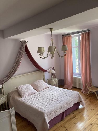 1 king bed, 1 twin bed