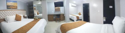 Family Room image 6