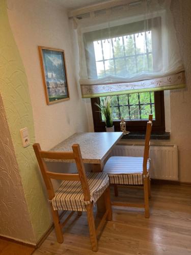 Kleines Haus am Waldrand, Haustiere auf Nachfrage in Breitenbrunn/Erzgeb.