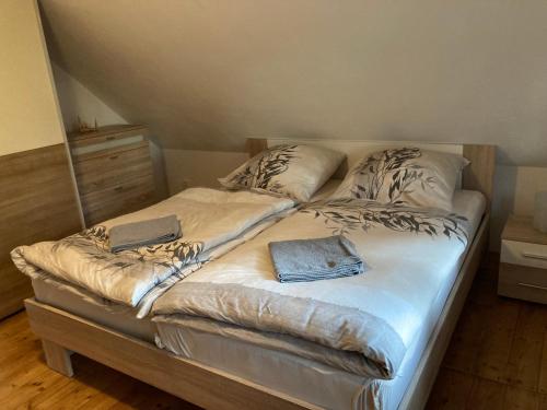 Kleines Haus am Waldrand, Haustiere auf Nachfrage in Breitenbrunn/Erzgeb.