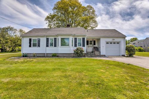 Cozy Middletown Home Near Beaches and Newport!