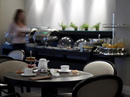 The Y Hotel - image 7