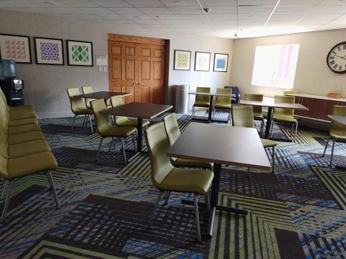 Holiday Inn Express Murrysville - Delmont, an IHG Hotel