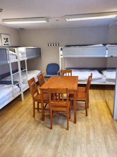 6-Bed Mixed Dormitory Room