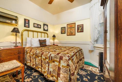 room detail thumbnail 1