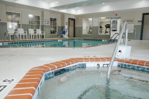 Swimming pool, Country Inn & Suites by Radisson, Myrtle Beach, SC in Myrtle Beach (SC)