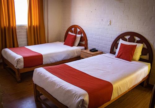 Twin Room image 3