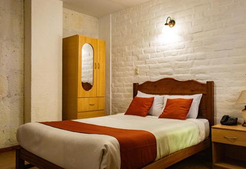 Double Room image 10