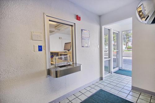 Előcsarnok, Motel 6 Porterville, CA in Porterville