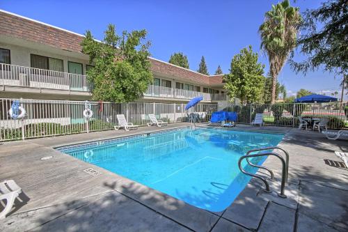 Swimming pool, Motel 6-Porterville, CA in Porterville (CA)