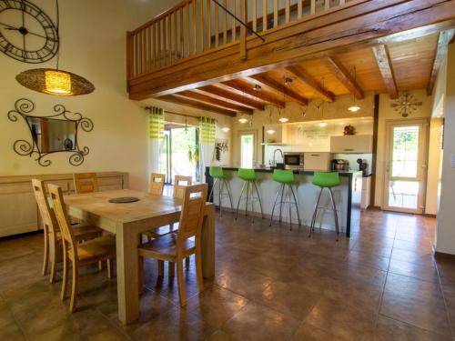 Maison spacieuse avec piscine chauffee, grand jardin et equipements bebe en Dordogne - FR-1-616-267 in Nojals-et-Clotte