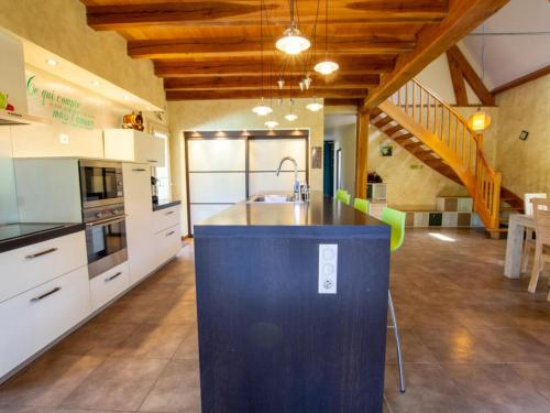 Maison spacieuse avec piscine chauffee, grand jardin et equipements bebe en Dordogne - FR-1-616-267 in Nojals-et-Clotte