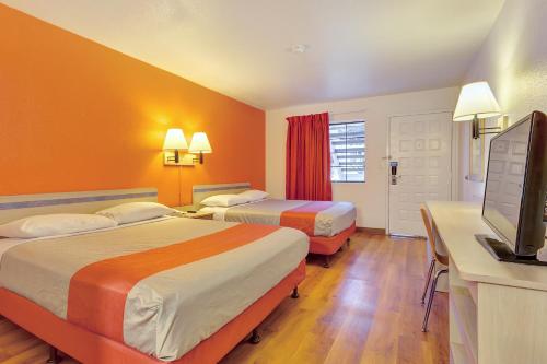 2 double beds