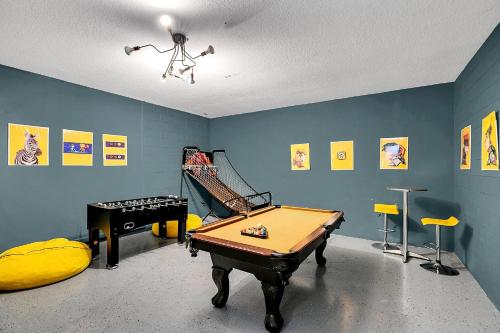 6BR Luxury Resort Home - Private Pool Hot Tub and Games! - image 4