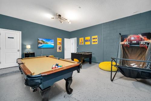 6BR Luxury Resort Home - Private Pool Hot Tub and Games! - image 12
