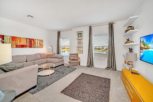 6BR Luxury Resort Home - Private Pool Hot Tub and Games! - image 10