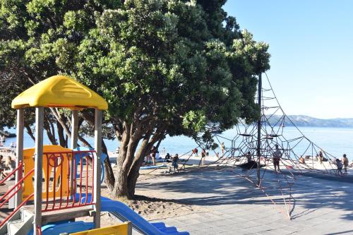Surrounding environment, Beach house in Oriental Parade in Oriental Parade