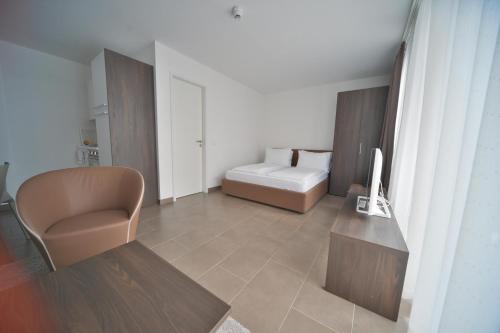 Studio Apartment image 1