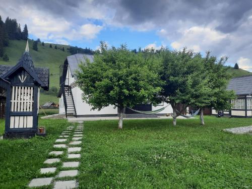 Dārzs, Casa Dumitru si Elena Ciocanesti Bucovina in Ciocănești
