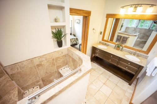 Hilo Vacation Rental - image 14