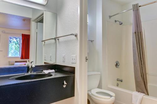 Motel 6-Rohnert Park CA - image 12