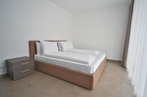 Standard One-Bedroom Apartment image 7