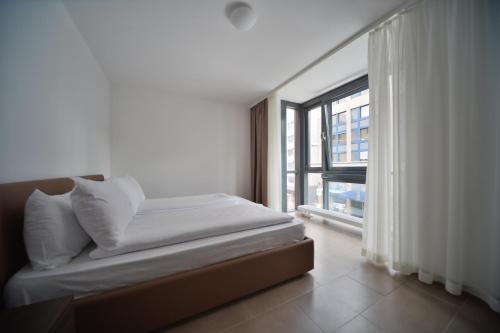 Standard One-Bedroom Apartment image 5