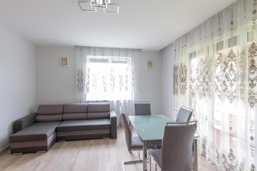 Садиба під Лісом in Volovets'