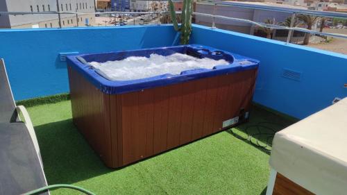 Ático Arinaga con vistas , jacuzzi , terraza y barbacoa 4