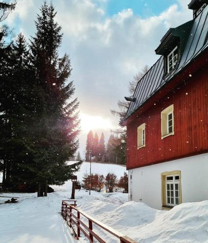 Hotel Lesní Chata – Korenov, IN