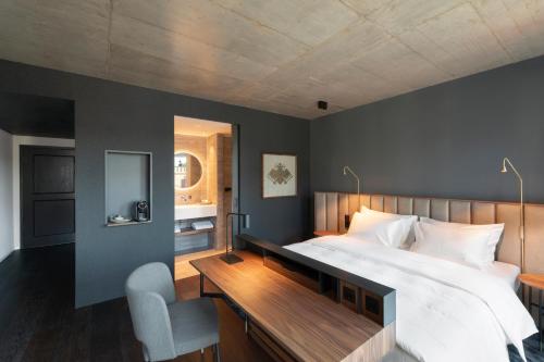 1 queen bed