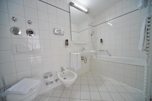 Studio Apartment image 6