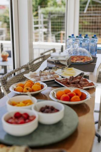 Food and beverages, APULIA BLUE APARTEMENTS & B&B in Fesca